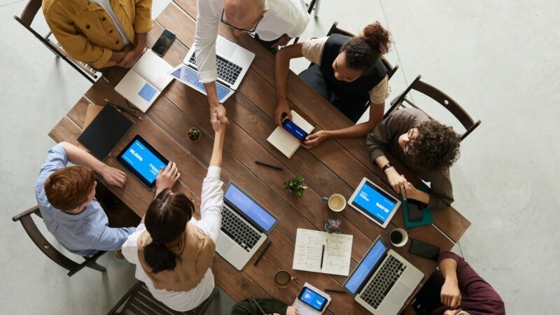 How to get the triple-monitor laptop setup of your dreams